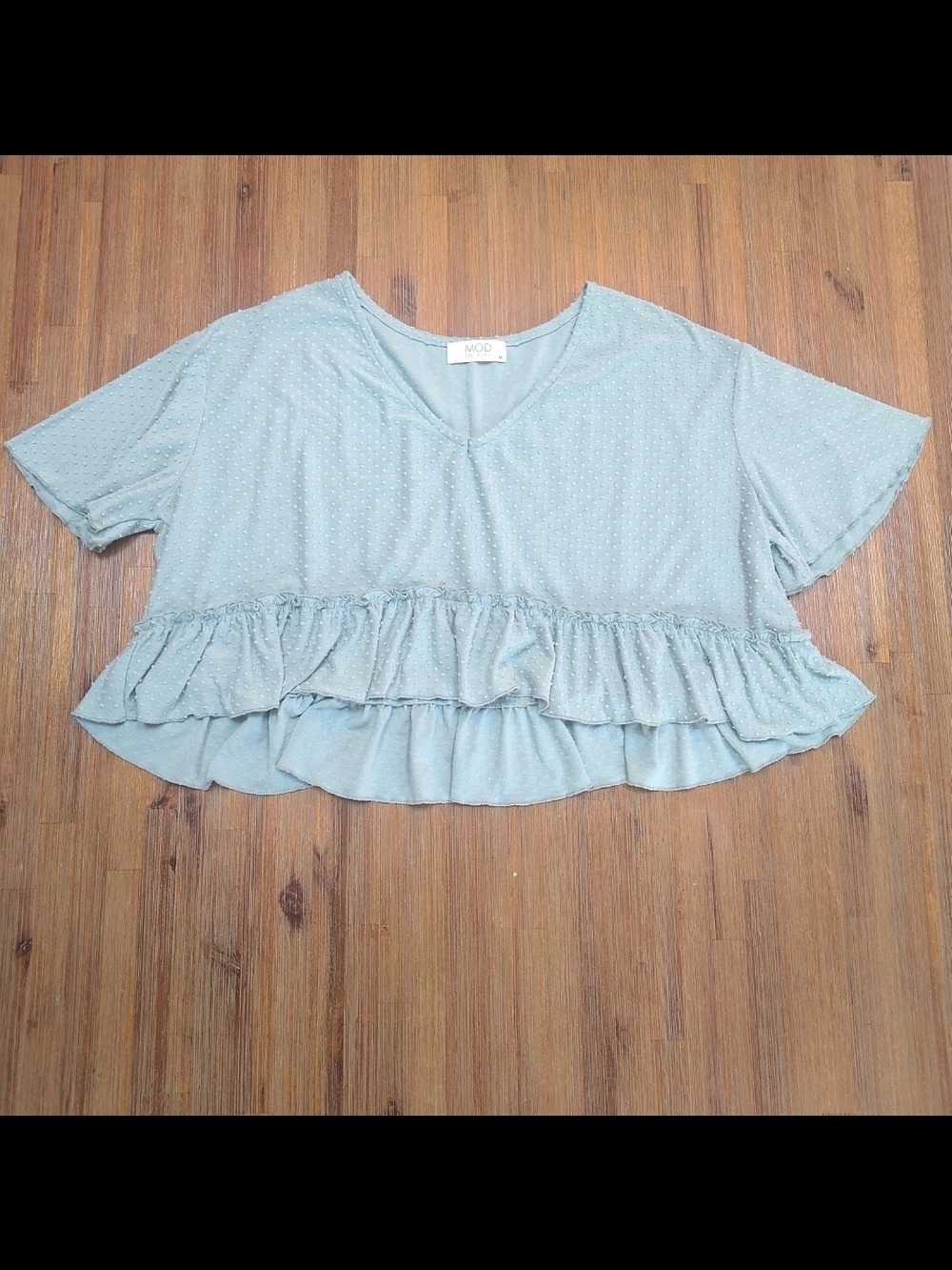 Mod On Trend Polka Dot Ruffle Hem V-Neck Top in Mint